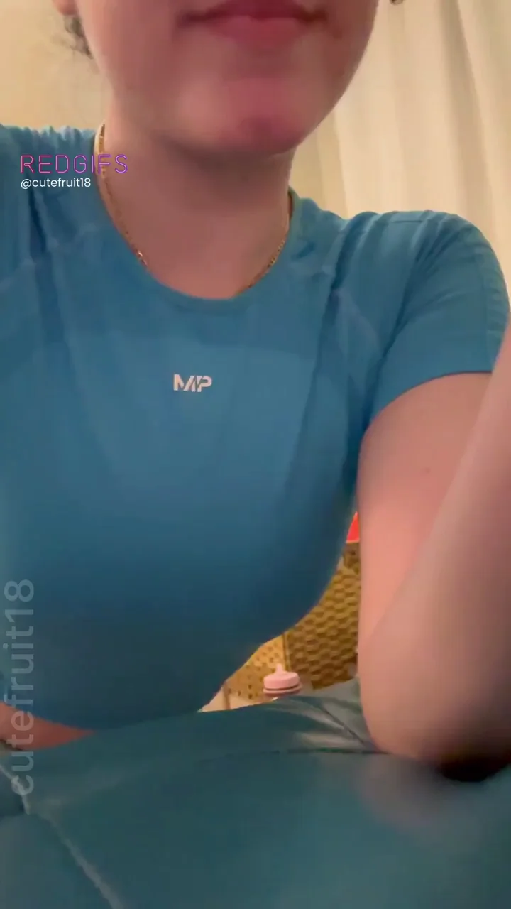 No Panties Cameltoe Tease in Tight Leggings 😳