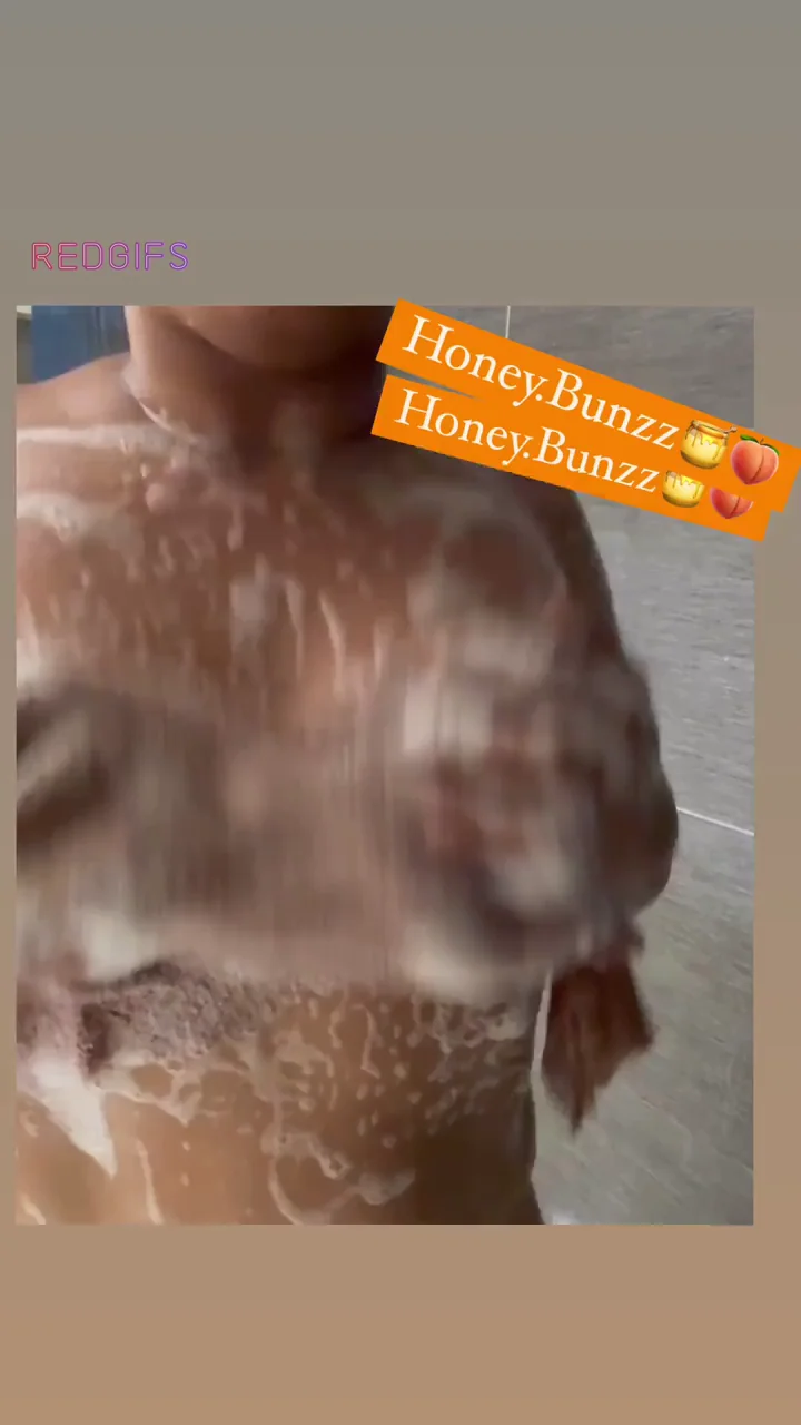 Ebony Babe's Soapy Titty Tease 💦🫧