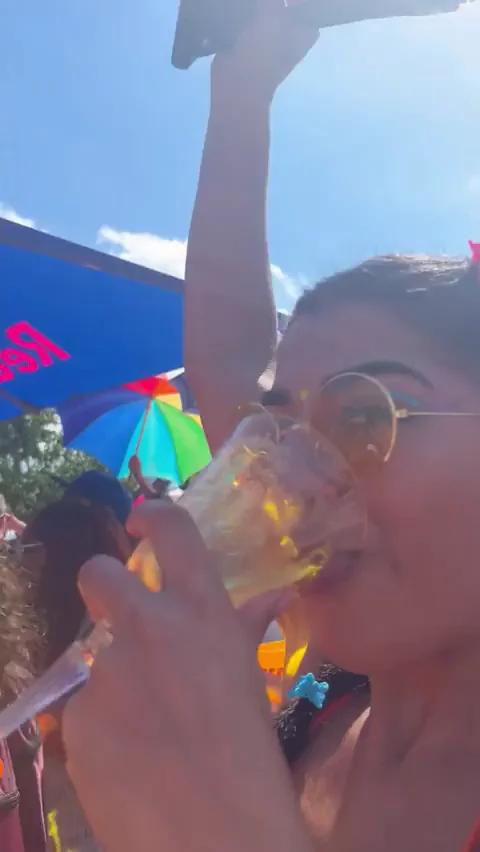 Pride Slut Shaking Her Juicy Ass 🍑🌈