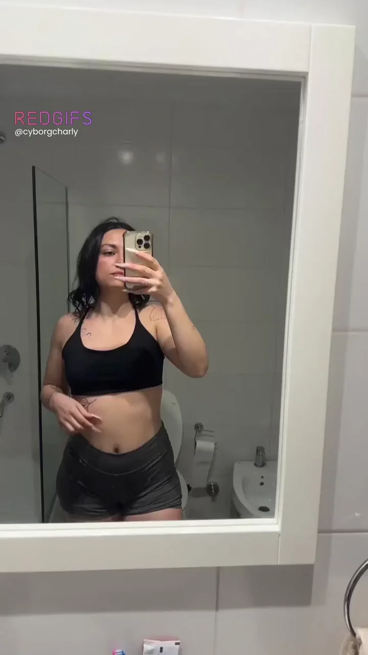 Gym Bros' Wet Dream: Fit Babe's Steamy Mirror Tease 💦🏋️‍♀️