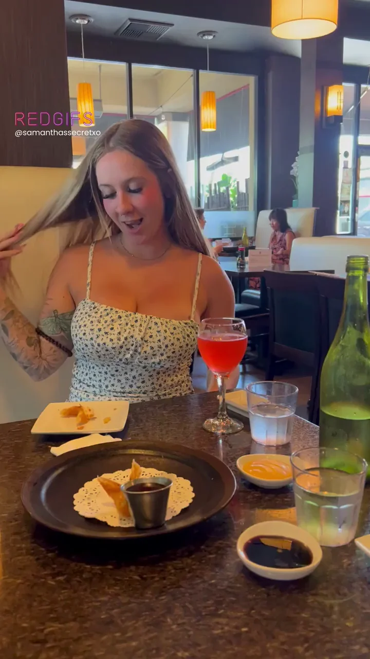 Restaurant Tease: Slutty Flash Over Dinner
