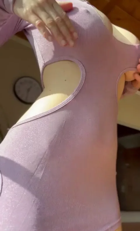 The sound of boobs clapping is the best 🤩