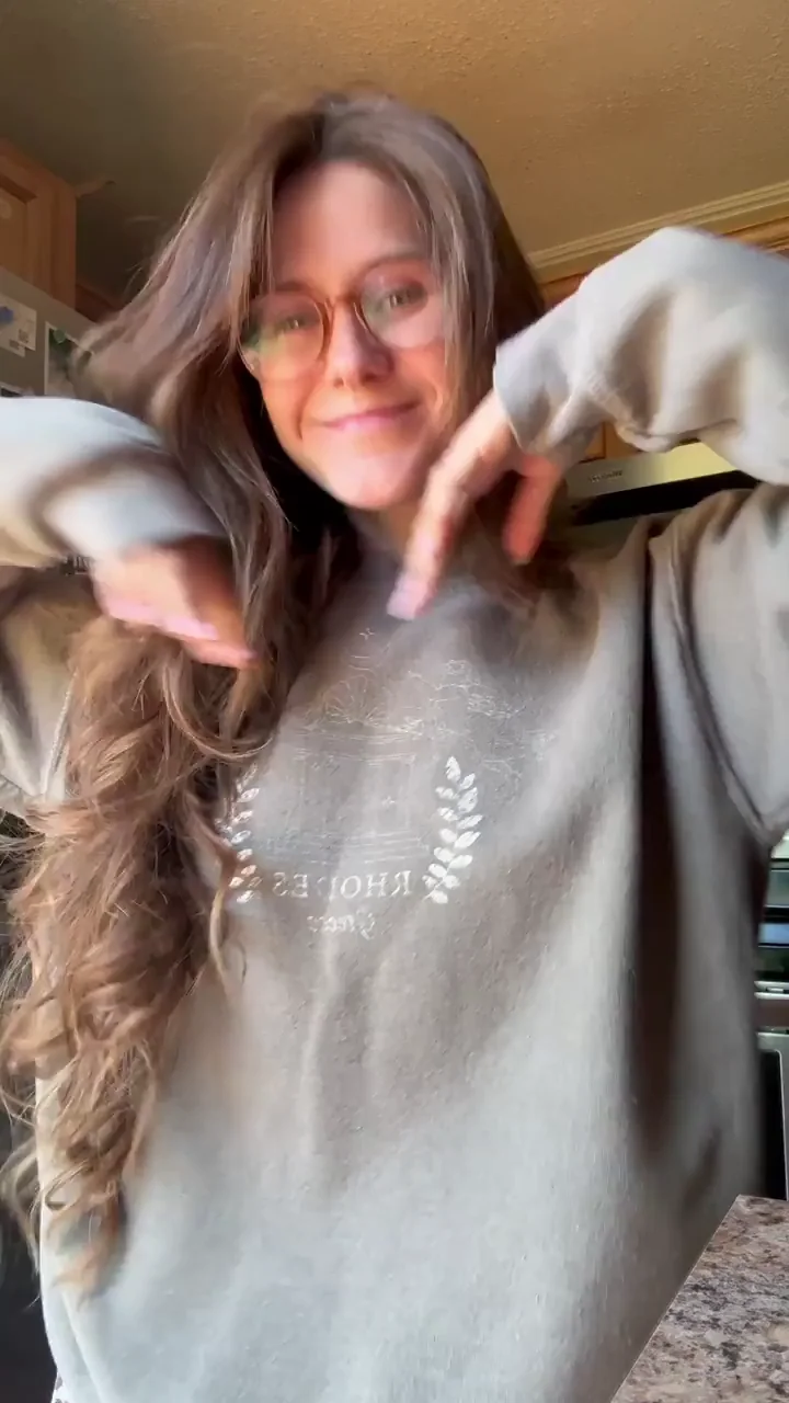 Cozy Glasses Slut Flashes Tits 🥰🔥