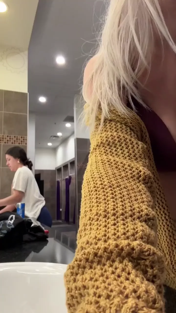 The things I’m able to do discreetly and yet somehow still so out in the open amazes me [gif]