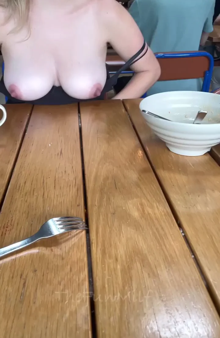 Hubby Dared Me to Flash My Juicy Tits at Lunch... Watch Me Obey! 🔥🍑
