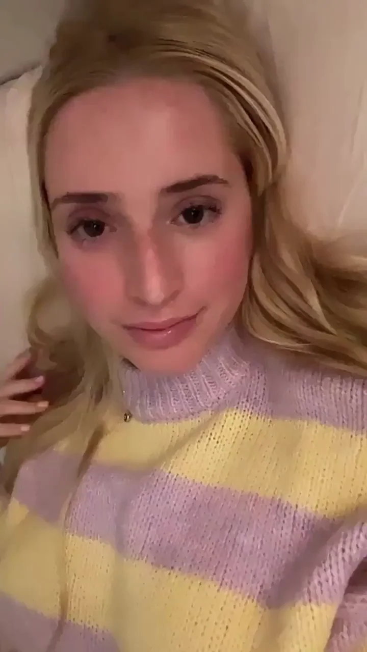Teasing you with my cute boobies [gif]