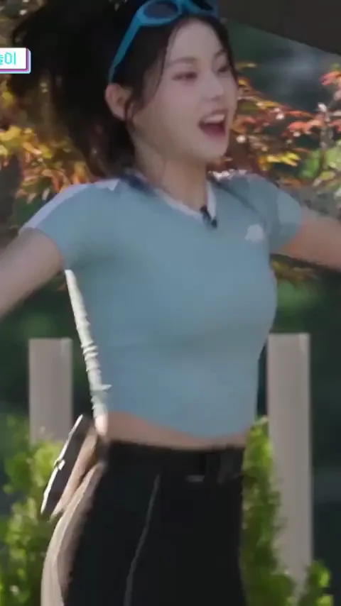 NMIXX Kyujin & Sullyoon Tease with Tight Outfits & Juicy Asses