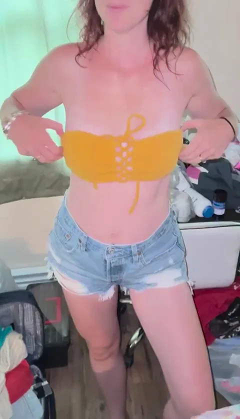 Got all dressed up for the beach bar and ready to get some stares