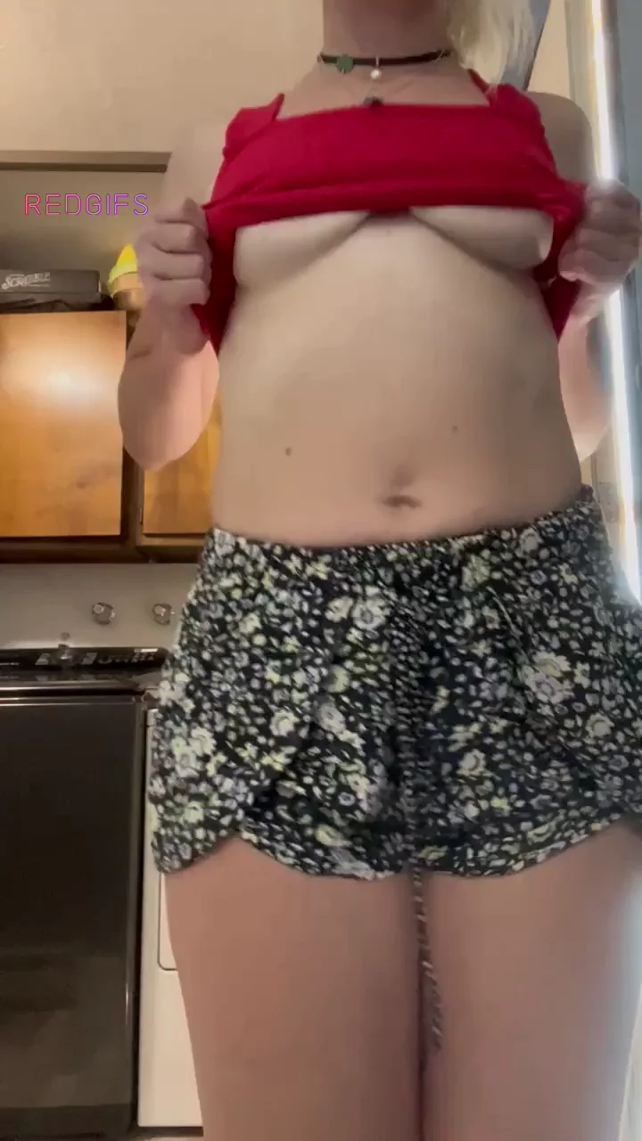 Jiggles at least 3 times 💖