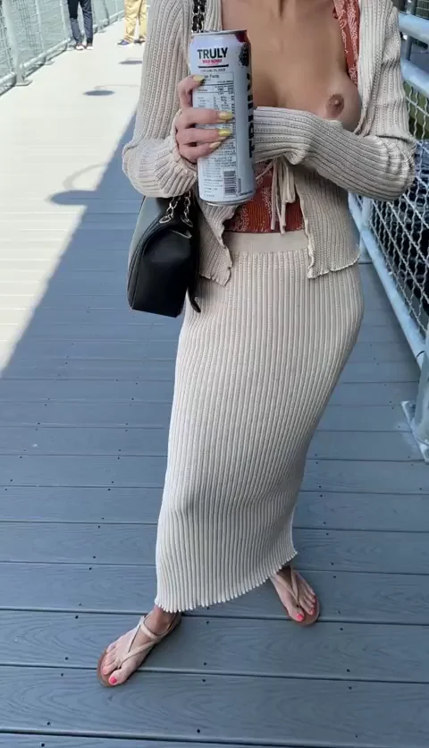 Tall cans and big titties in the boardwalk