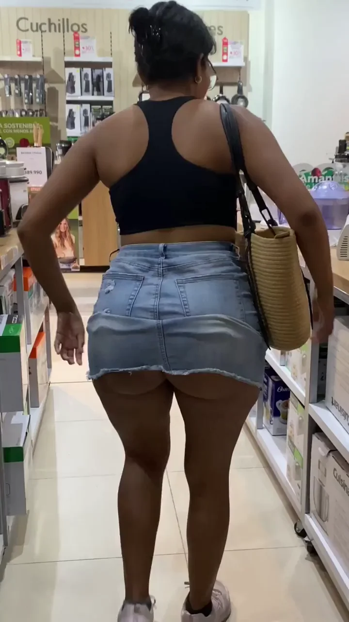 🎉 Dared to flash pussy and ass at store 🍑