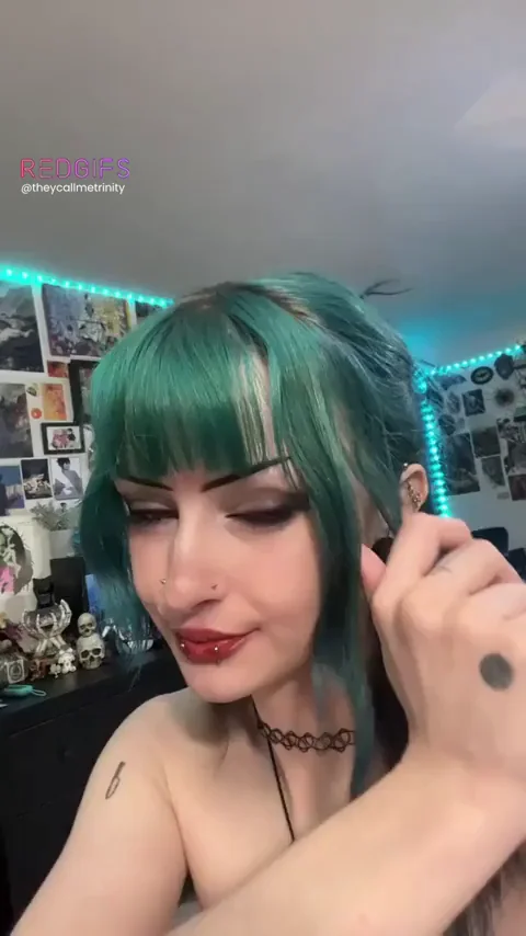 🔥 Tease Queen with Neon Green Hair Gets It Sexy 💦