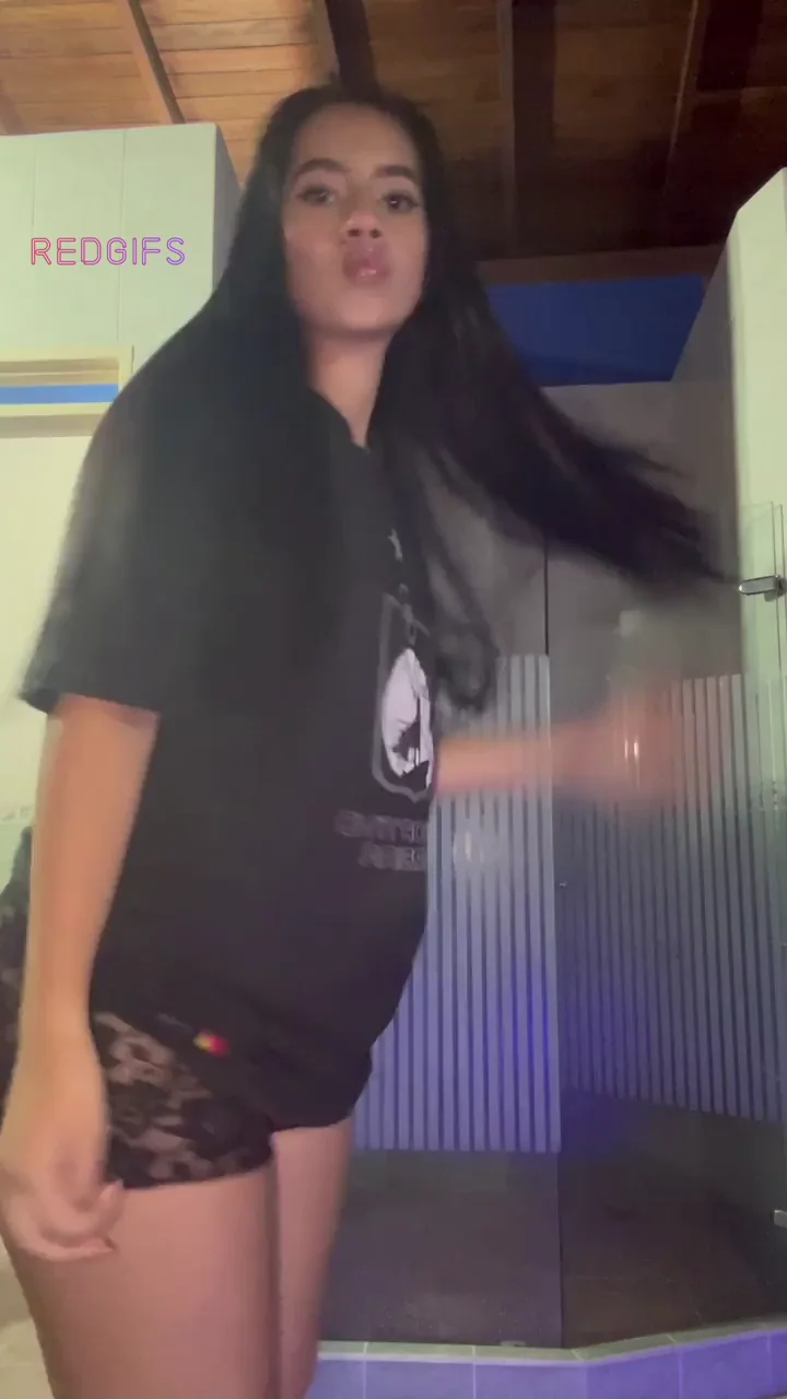 Thick Latina Tease: Eating Ass Beats Stress! 🍑💦