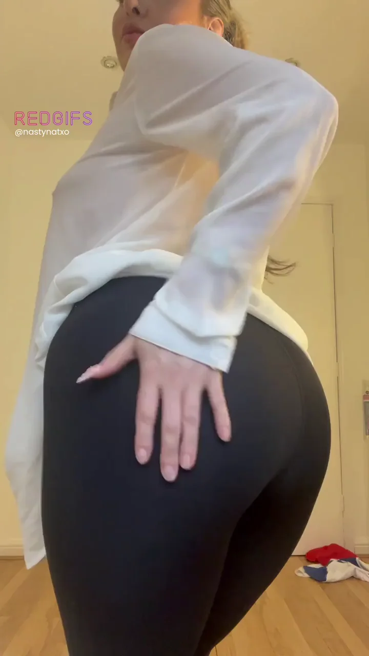 Slap My Juicy Fat Ass at Work 😈🍑