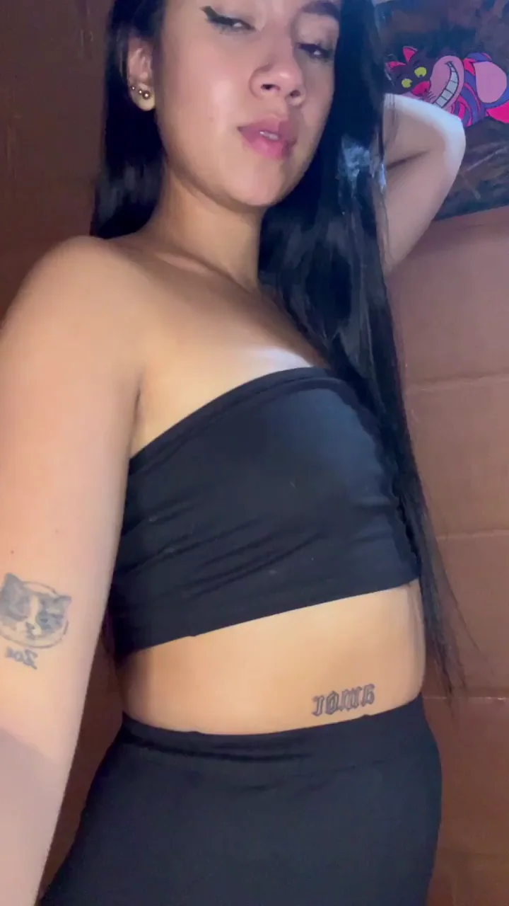 Sofia Leone's Slutty Mirror Tease 💋🔥