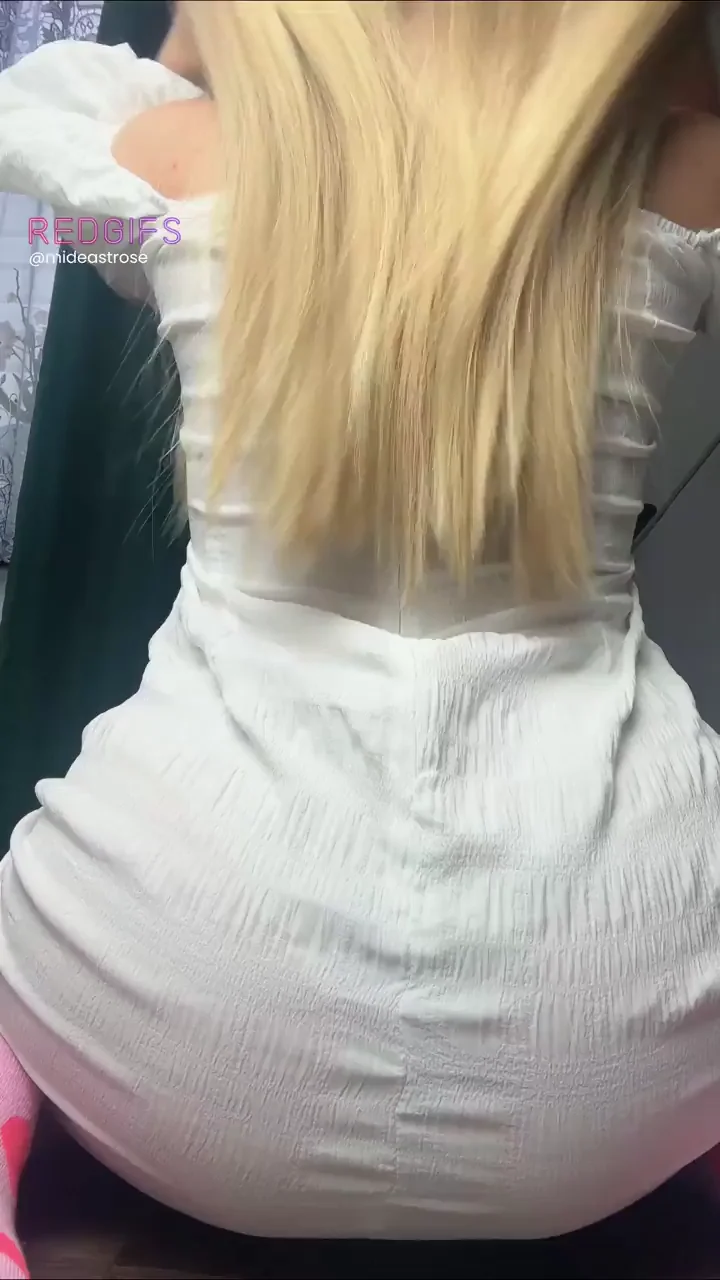 Blonde Slut's Juicy Asshole Tease 😈🍑💦