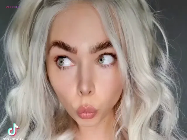 Cute Bimbo Slut 💋 Shower Pussy Tease 🧴