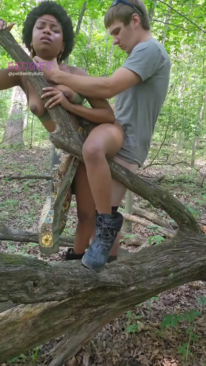 White Dude Creampies Thick Ebony Slut on a Tree 🍆🌳💦