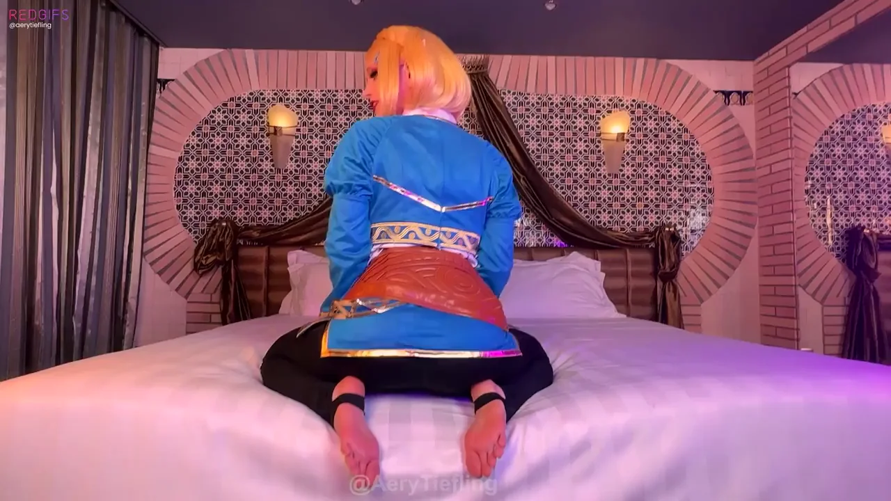 Aery Tiefling's Juicy Princess Zelda Cosplay Booty Tease