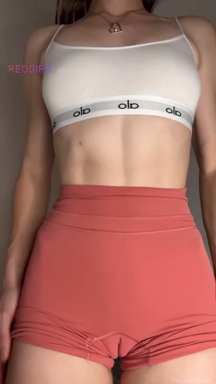 Peeling Off Gym Gear to Flash My Tight Fit Body & Juicy Pussy 😈💦