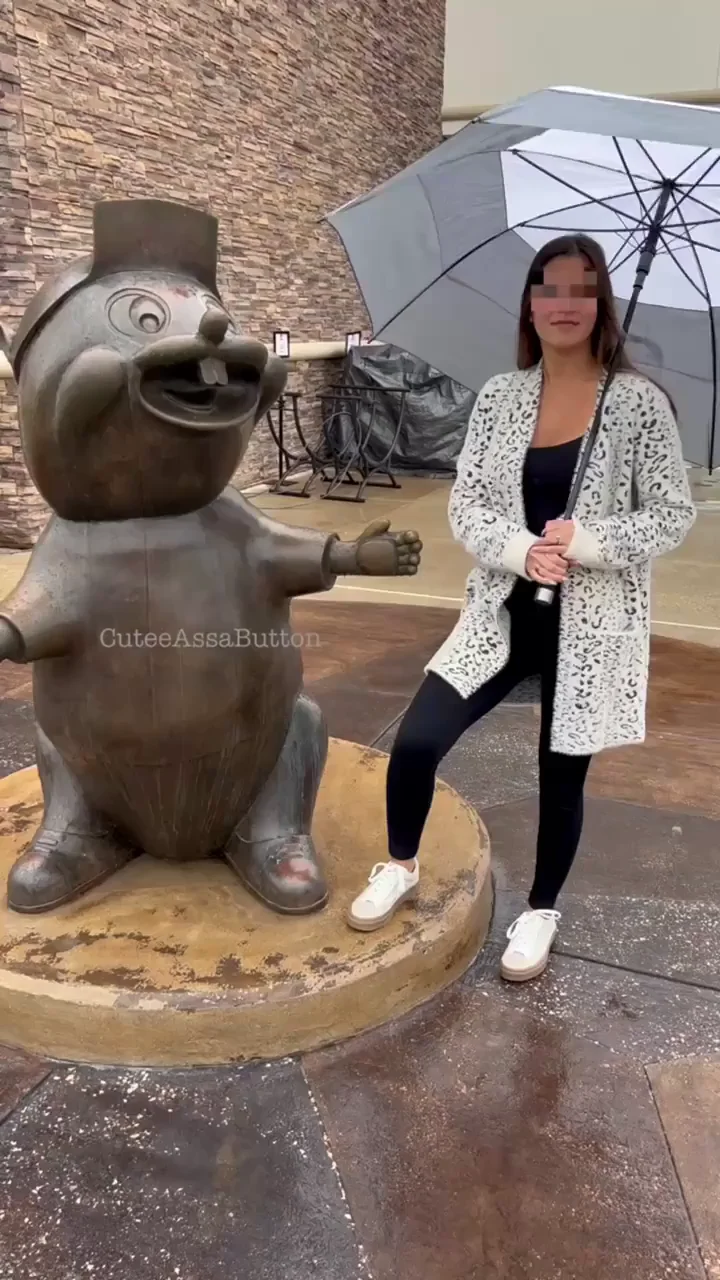 Happy Beaver Flashes Her Juicy Pussy 😘🐿️