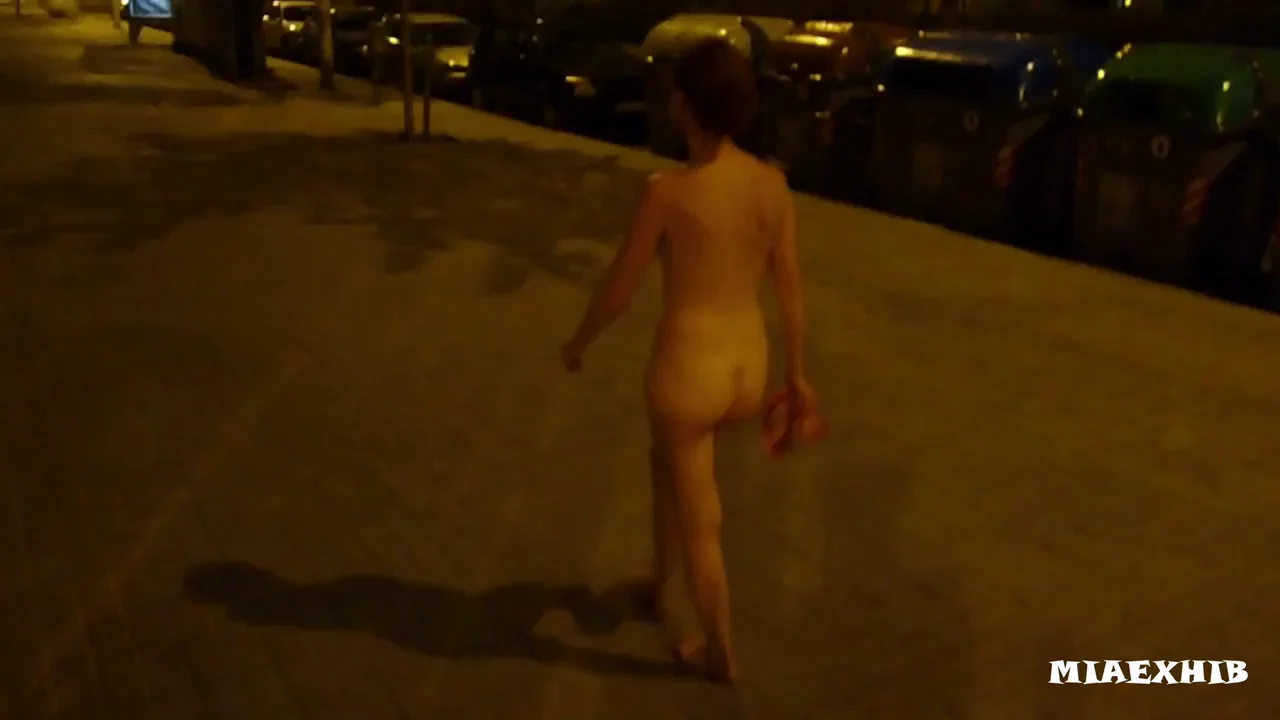 Younger Mia's Naked Public Stroll 🔥🍑 Throwback Tease