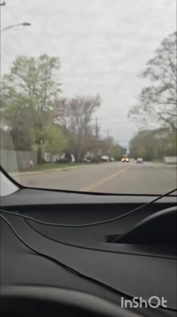 Flashing boobs in the running car