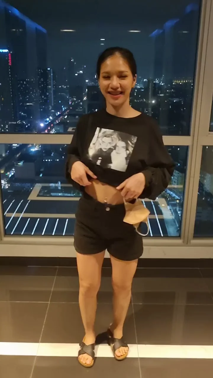 A quick flash before the lift arrives