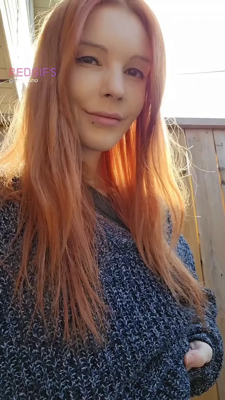 Naughty Canadian MILF Flashes Her Juicy Tits in Public Backyard
