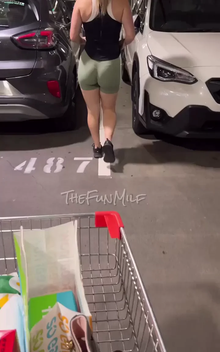 Just spreading a bit of joy with a little old fashioned mooning [GIF]