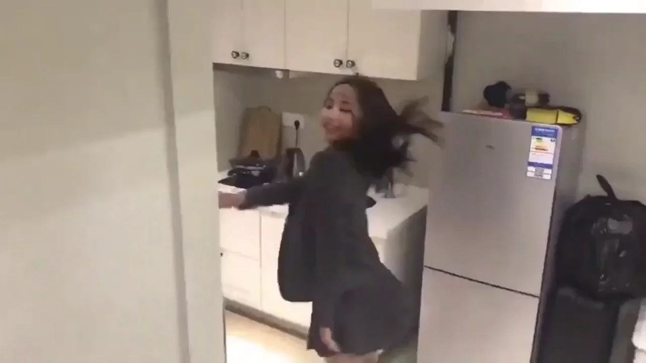 🔥 JAV Slut Teases in Kitchen & Bedroom Strut 🍑💦