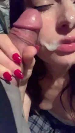 Cumslut Gf loves facials