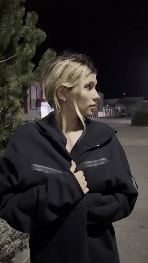 Dropping My Juicy Titties in Public 🌙🍈🍈
