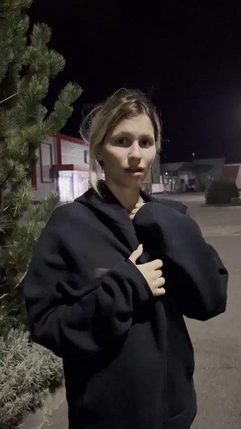 Tits on Sale in the Dark Public Spot 😈🍒