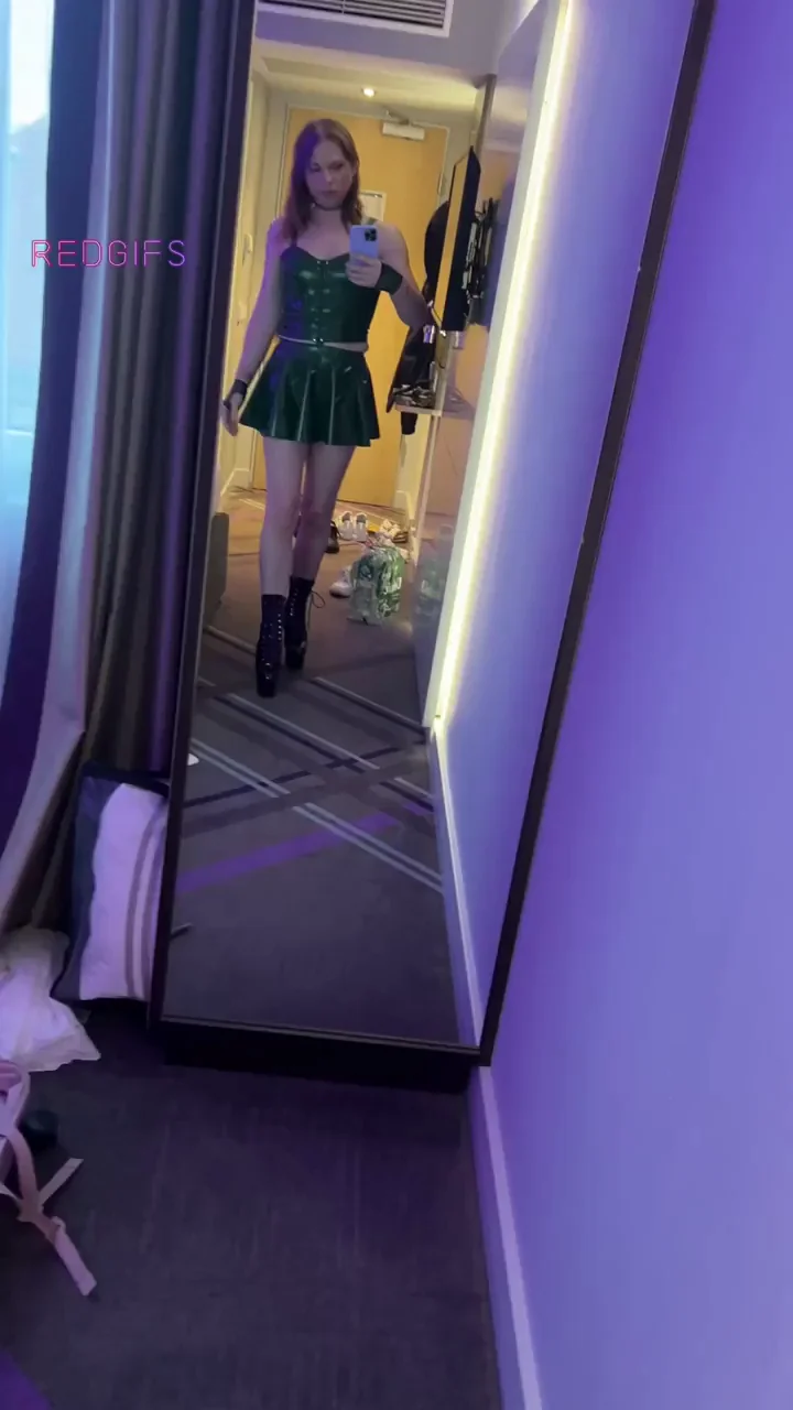 Green Shiny Slut Look 💚🔥