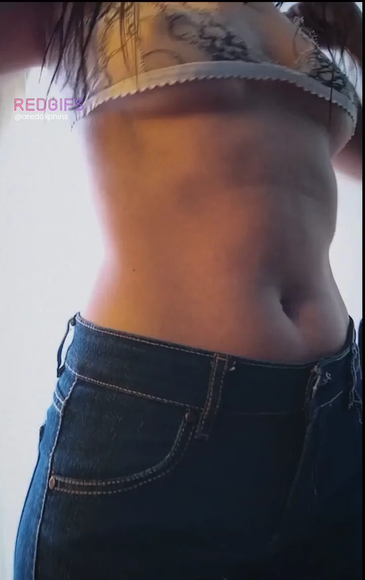 Step Sis Teases with Her Perky Tits & Tight Abs 😈🍑