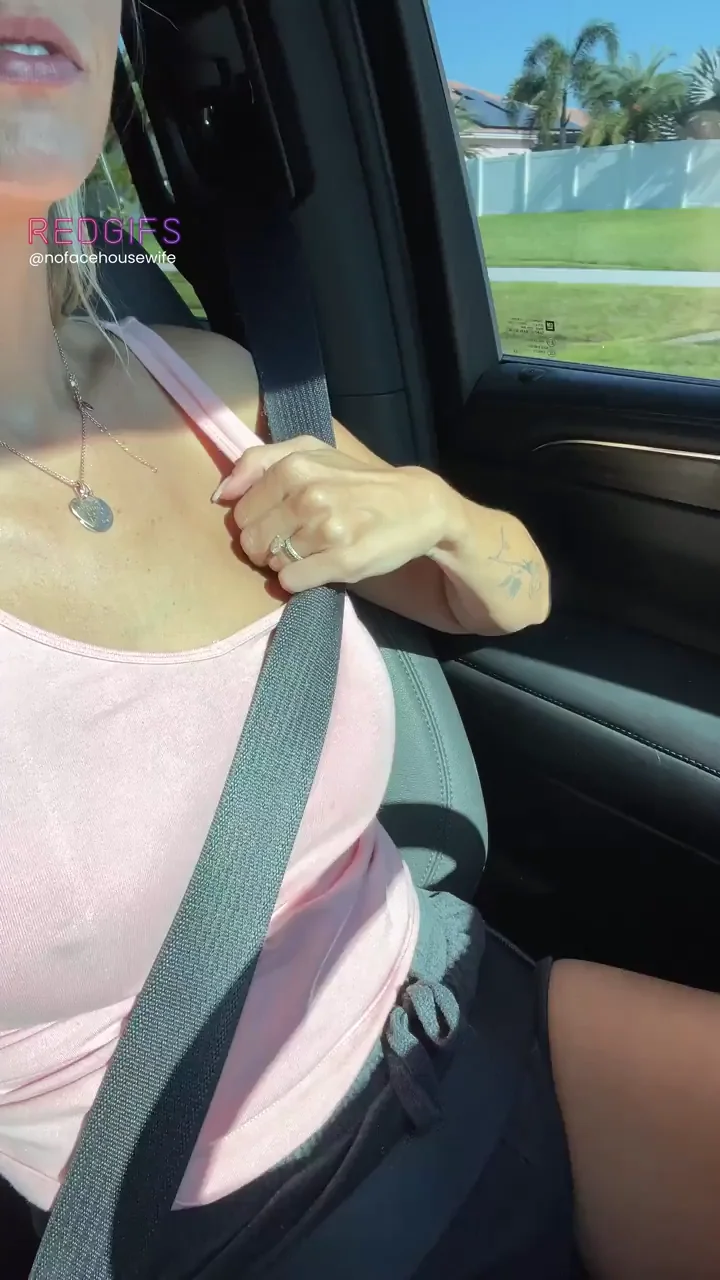 Roadside Milker Flash: Busty Babe Teases Tits in Traffic