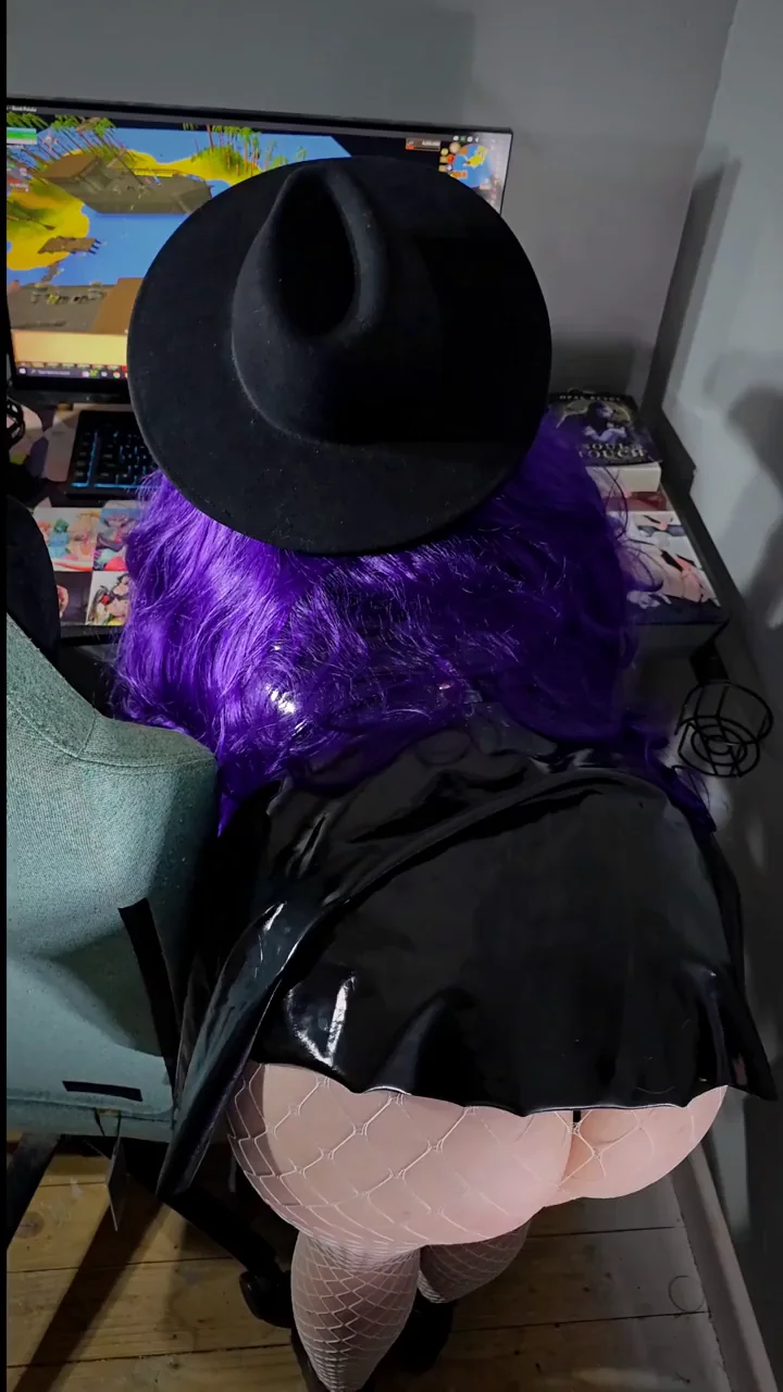 Fuck me from behind while we talk about how [F]ishing is the best part of so many games! 🥰