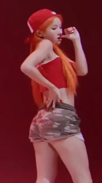 🔥 Soyeon (G)I-DLE Teases in Tiny Camo Shorts & Red Crop Top 💦