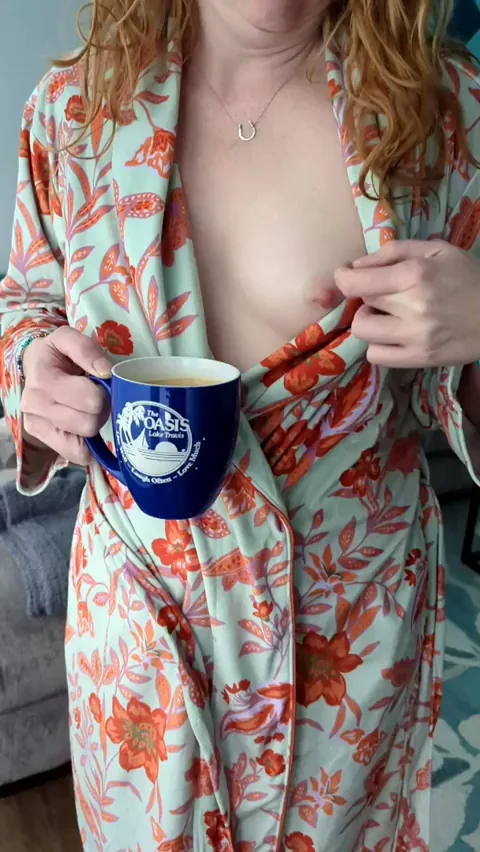 Sorry you have to wait so long for the pussymound in this clip.