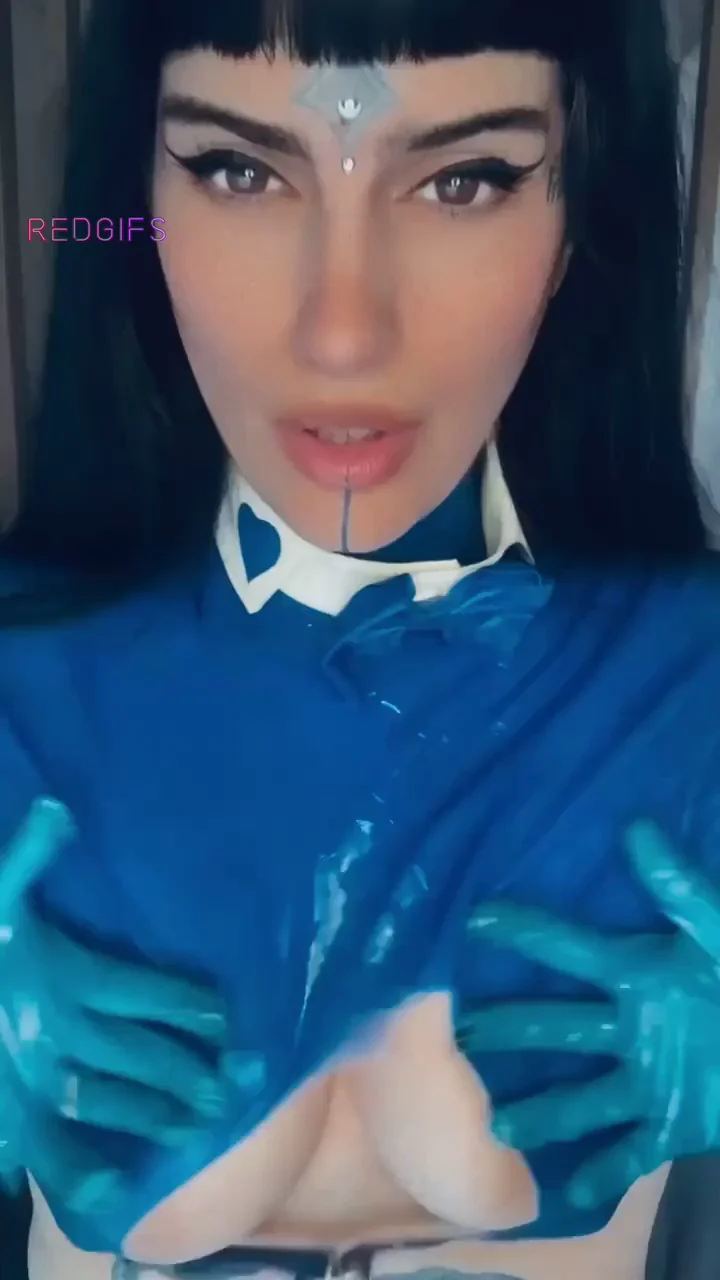 Latex Slut's Magnetic Eyes and Shiny Blue Tease
