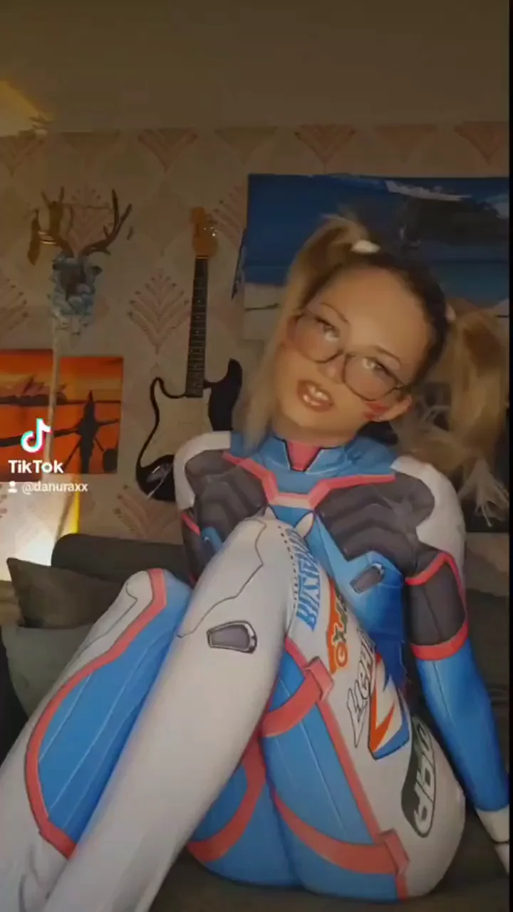 Petite slut doing ON-OFF