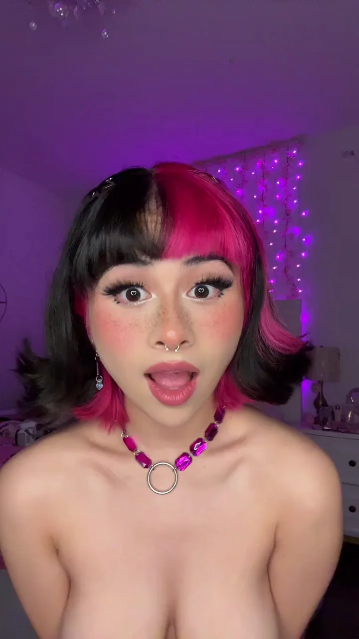 Daddy Issues 😈 Split-Dye Slut Teases Tits 💦