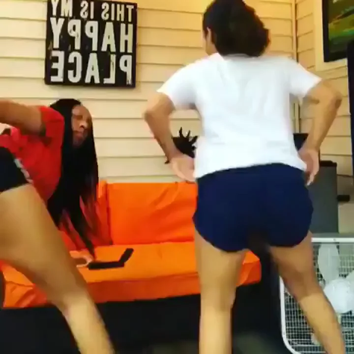 🍑 Duo Ass Shaking Twerk Fest 🔥