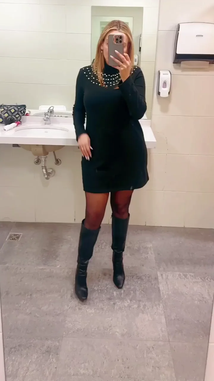 I love to cross my legs when I’m at my desk and let my coworkers see my stockings
