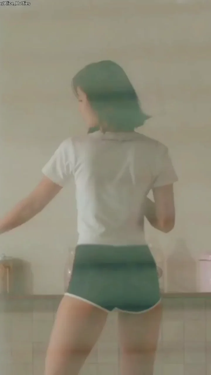 Alice Sohee's Juicy Ass Tease 💚🍑🔥