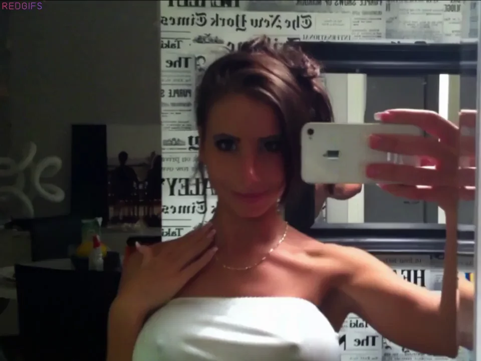 Bimbo Cutie Strips Down for Slutty Bedtime Tease