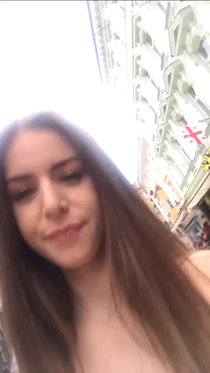 Stella's Naughty Public Ass Flash 😈🍑