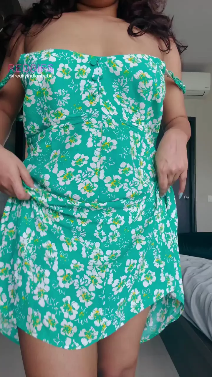 🔥 Desi Babe's Massive Titty Drop 🍈🍈