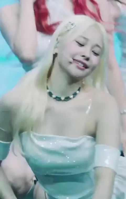 🔥 Jihan's Shiny Tits Bounce in Weeekly Kpop Tease 💦